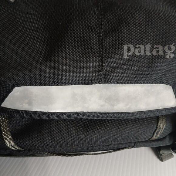 Patagonia Half Mass Mini Messenger Bag Black Adjustable Straps Reflective - Picture 7 of 14